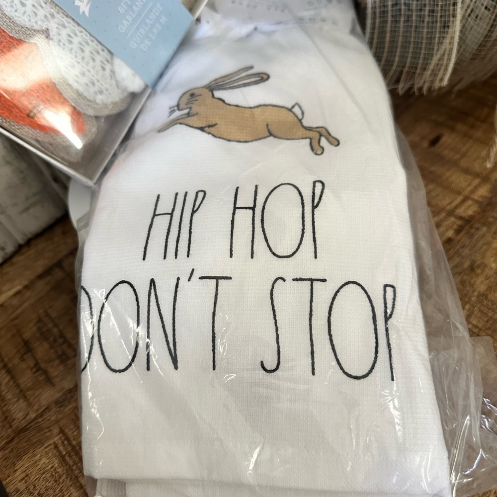 Rae Dunn “Hip Hop Don’t Stop” Towel Set ONLY